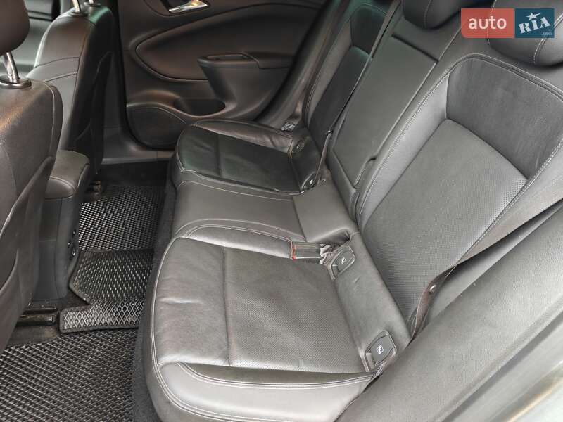 Універсал Opel Astra 2016 в Львові