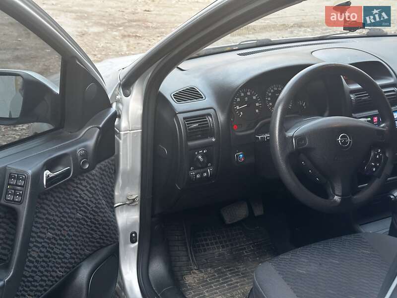 Хетчбек Opel Astra 2001 в Білгороді-Дністровському