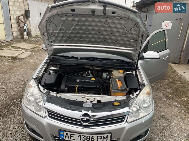 Універсал Opel Astra 2008 в Кам'янському