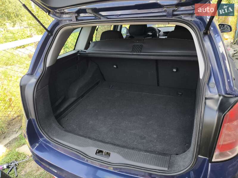 Универсал Opel Astra 2012 в Луцке