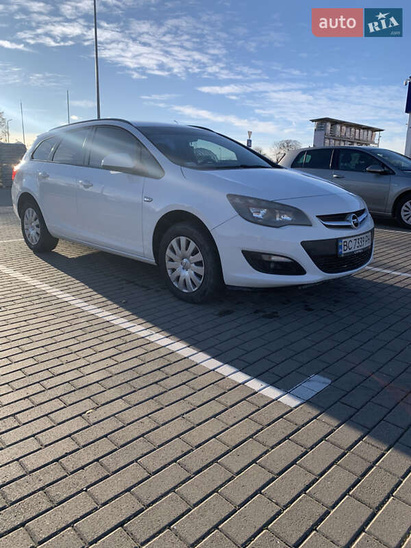 Універсал Opel Astra 2015 в Дрогобичі