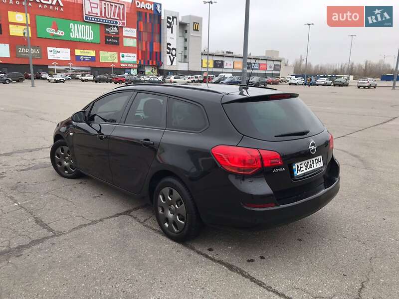 Універсал Opel Astra 2011 в Харкові