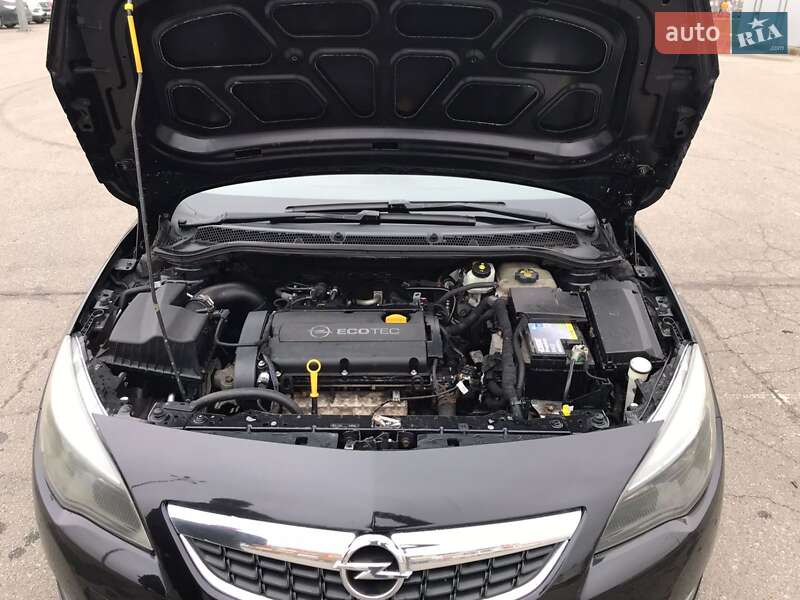 Універсал Opel Astra 2011 в Харкові