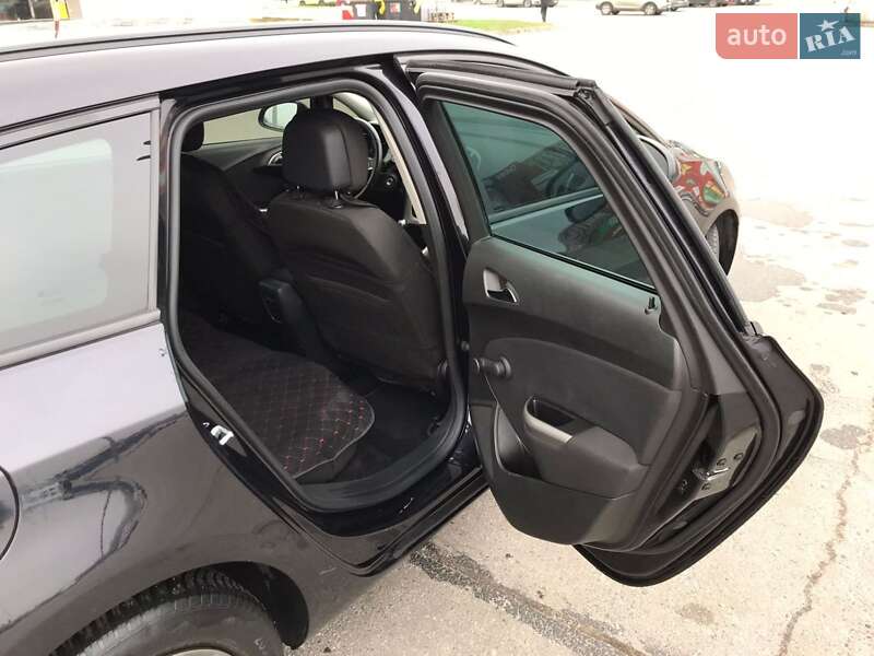 Універсал Opel Astra 2011 в Харкові