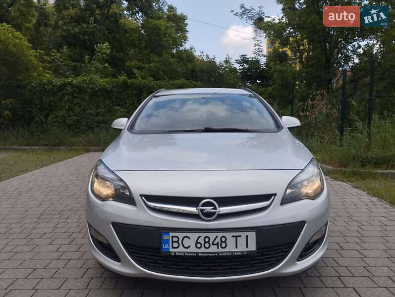 Универсал Opel Astra 2015 в Львове
