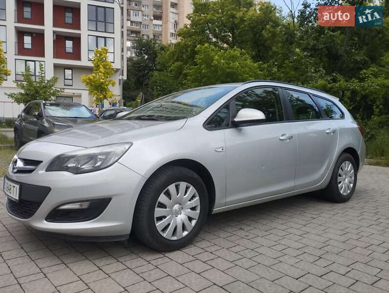 Универсал Opel Astra 2015 в Львове