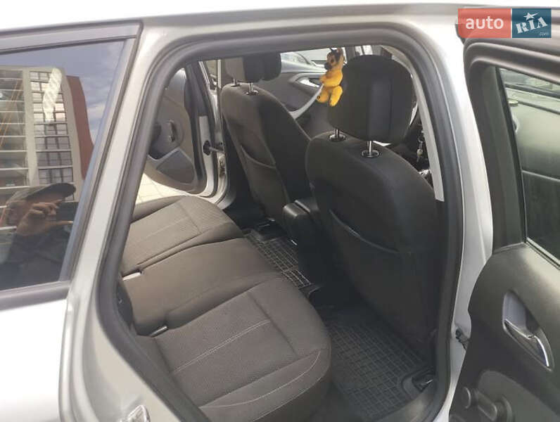 Универсал Opel Astra 2015 в Львове