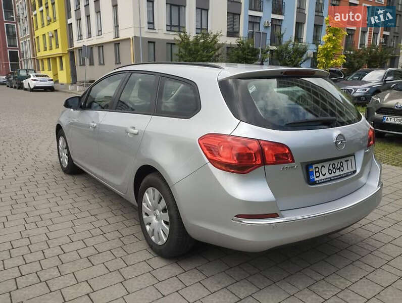 Универсал Opel Astra 2015 в Львове