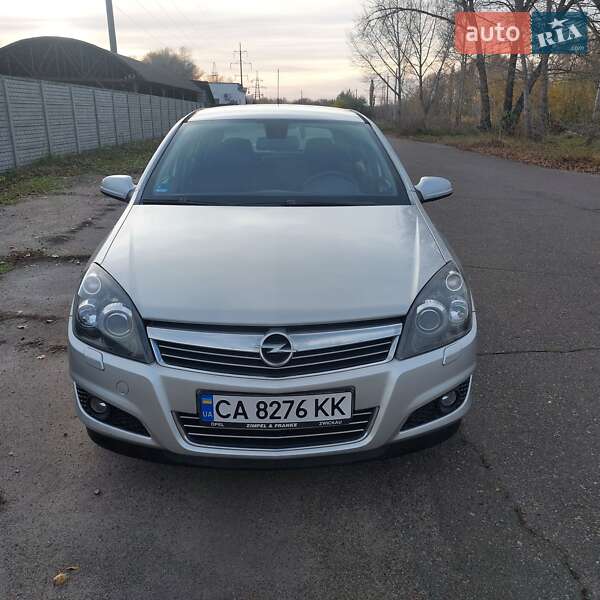 Хетчбек Opel Astra 2008 в Черкасах фото 2 Хетчбек Opel Astra 2008 в Черкасах