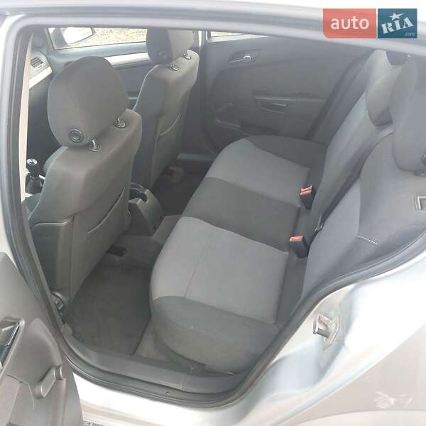 Хетчбек Opel Astra 2008 в Черкасах фото 19 Хетчбек Opel Astra 2008 в Черкасах