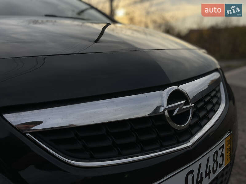 Універсал Opel Astra 2012 в Рівному