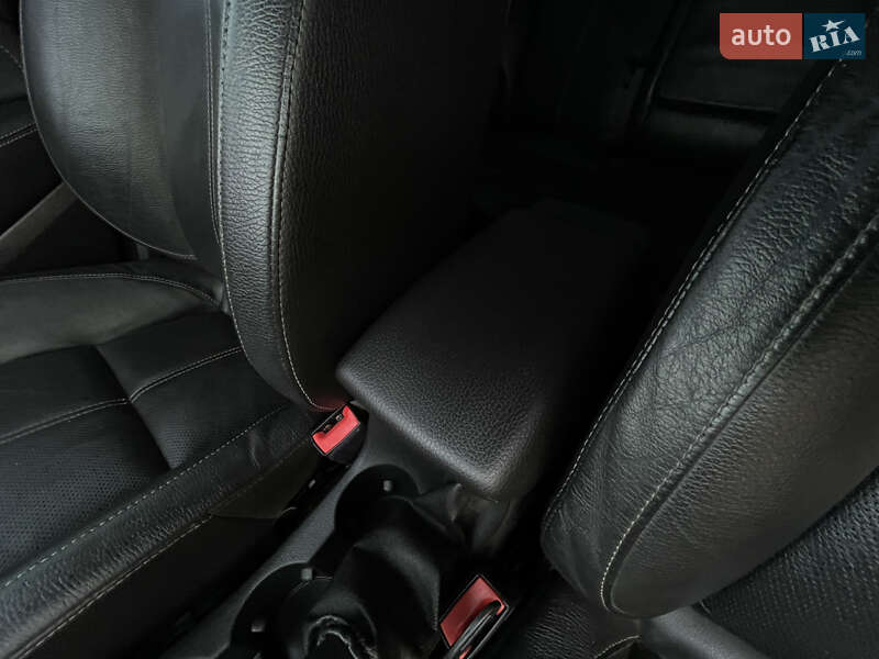 Універсал Opel Astra 2012 в Рівному