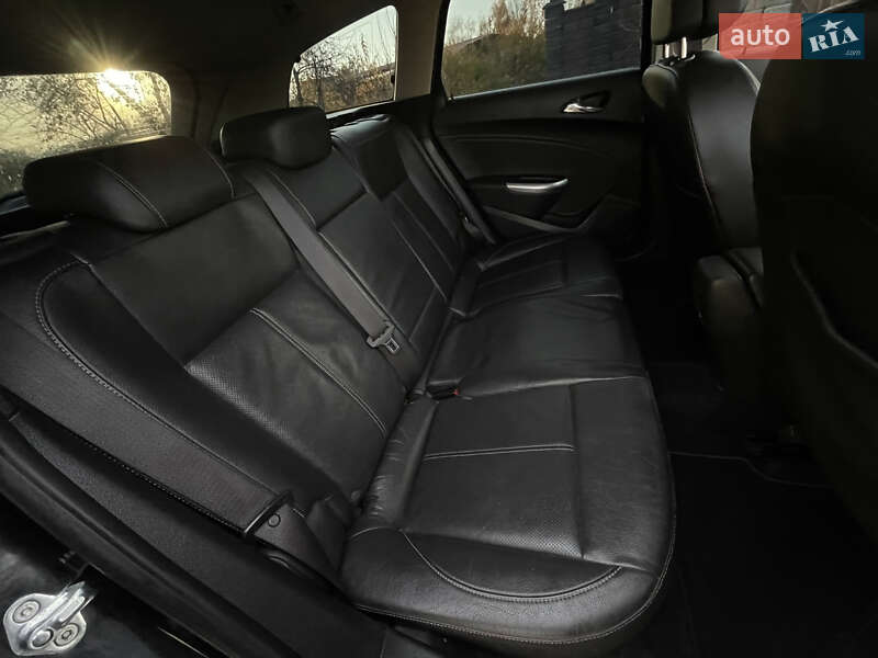 Універсал Opel Astra 2012 в Рівному