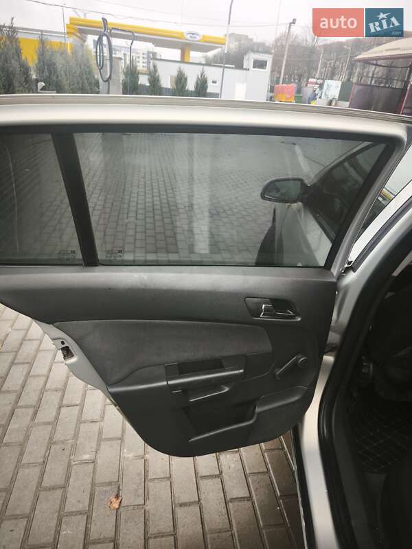 Хетчбек Opel Astra 2007 в Рівному фото 6 Хетчбек Opel Astra 2007 в Рівному