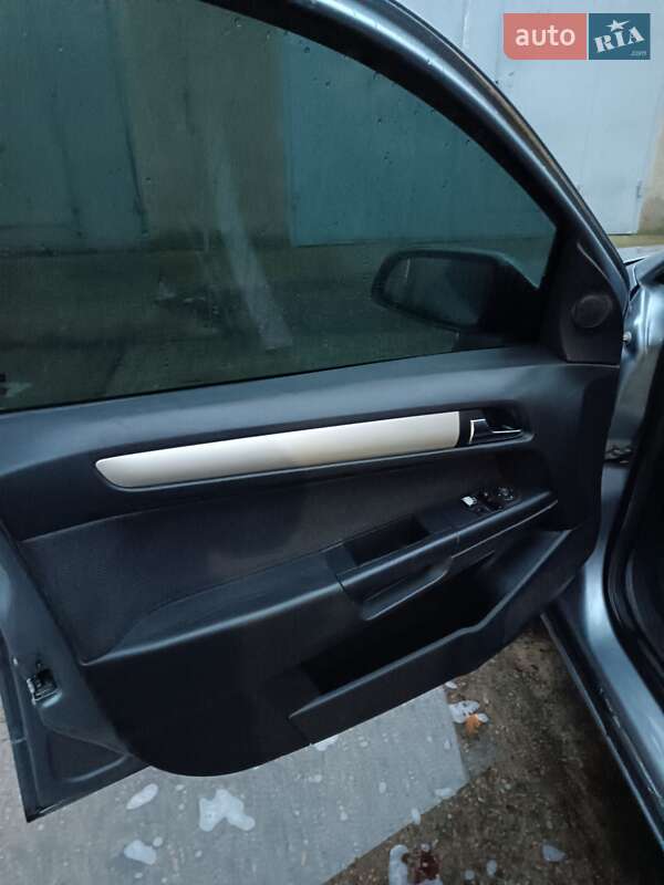 Хэтчбек Opel Astra 2007 в Черноморске