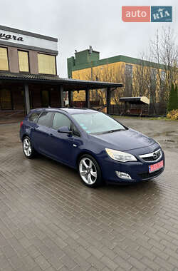 Универсал Opel Astra 2011 в Ровно