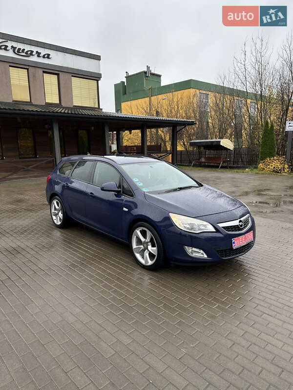 Opel Astra 2011