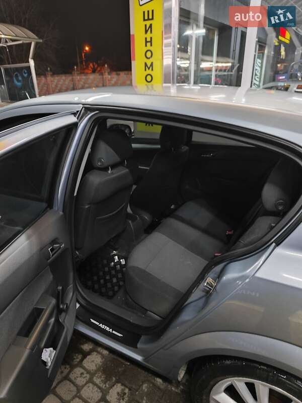 Хетчбек Opel Astra 2006 в Рівному фото 4 Хетчбек Opel Astra 2006 в Рівному