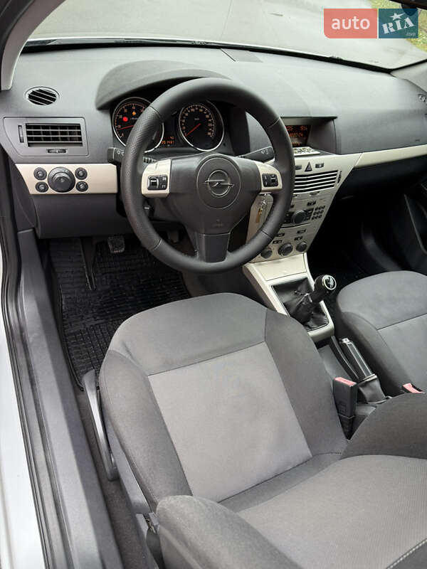 Універсал Opel Astra 2008 в Чернівцях