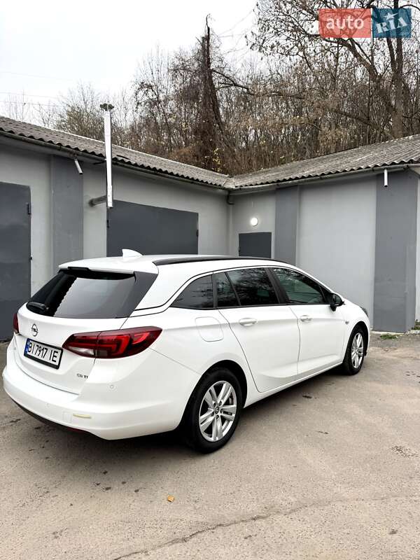 Універсал Opel Astra 2018 в Полтаві