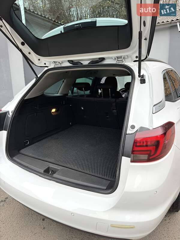 Універсал Opel Astra 2018 в Полтаві