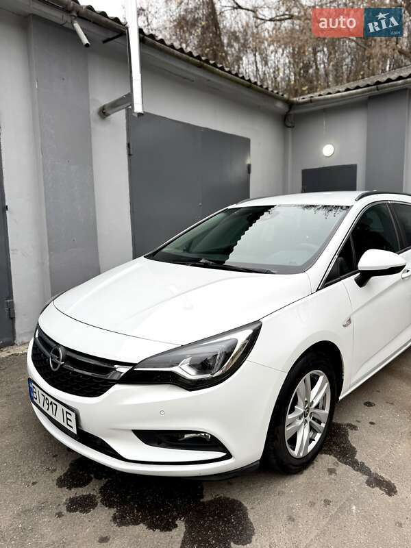 Універсал Opel Astra 2018 в Полтаві