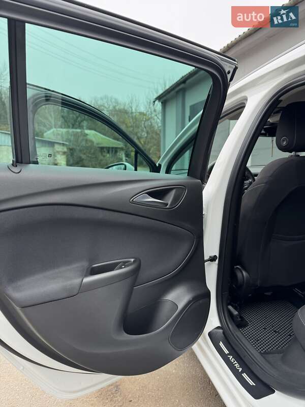 Універсал Opel Astra 2018 в Полтаві