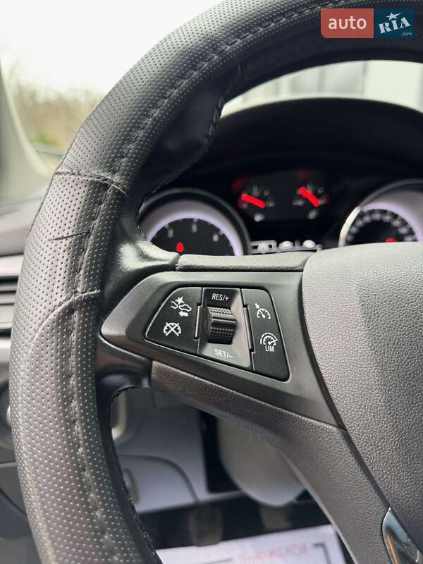 Універсал Opel Astra 2018 в Полтаві