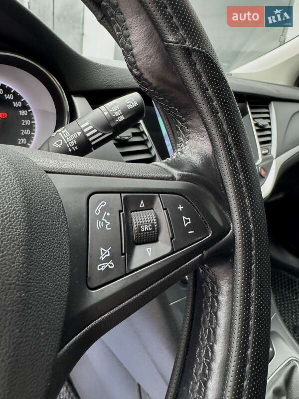 Універсал Opel Astra 2018 в Полтаві