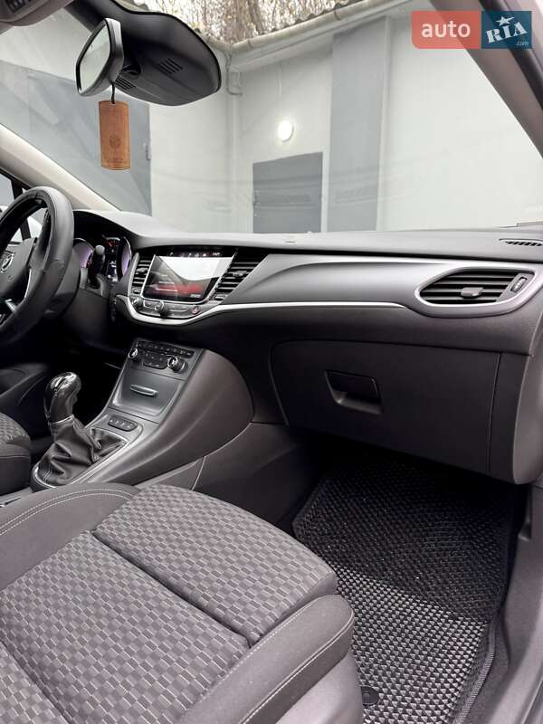 Універсал Opel Astra 2018 в Полтаві