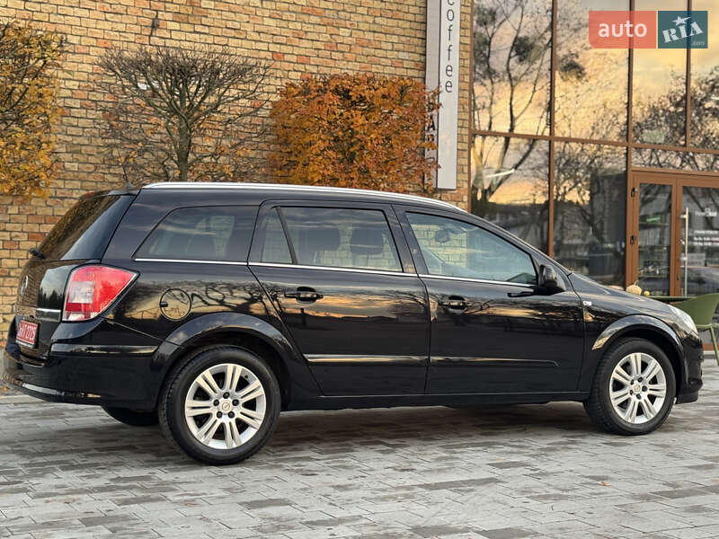 Універсал Opel Astra 2009 в Луцьку