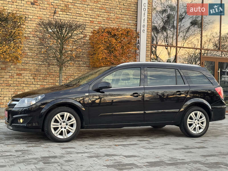 Універсал Opel Astra 2009 в Луцьку