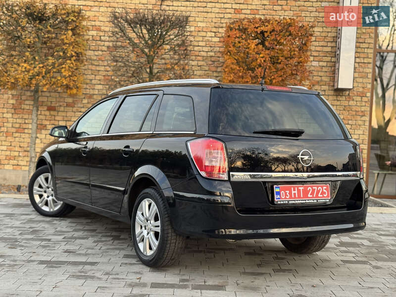 Універсал Opel Astra 2009 в Луцьку