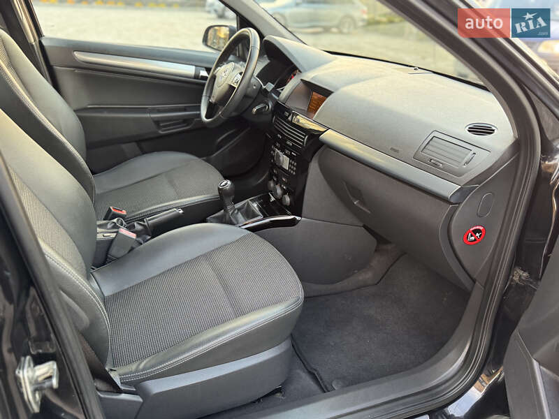 Універсал Opel Astra 2009 в Луцьку