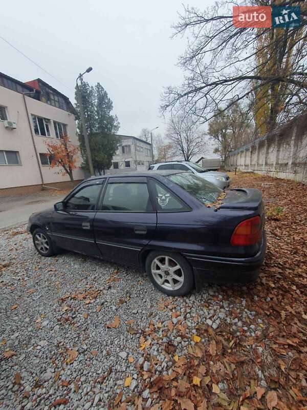 Седан Opel Astra 1994 в Дніпрі
