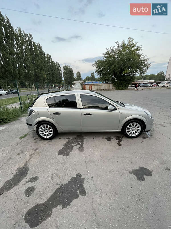 Хэтчбек Opel Astra 2006 в Запорожье