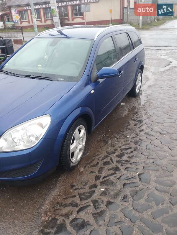 Универсал Opel Astra 2007 в Почаеве