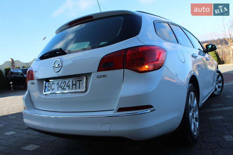 Універсал Opel Astra 2013 в Трускавці