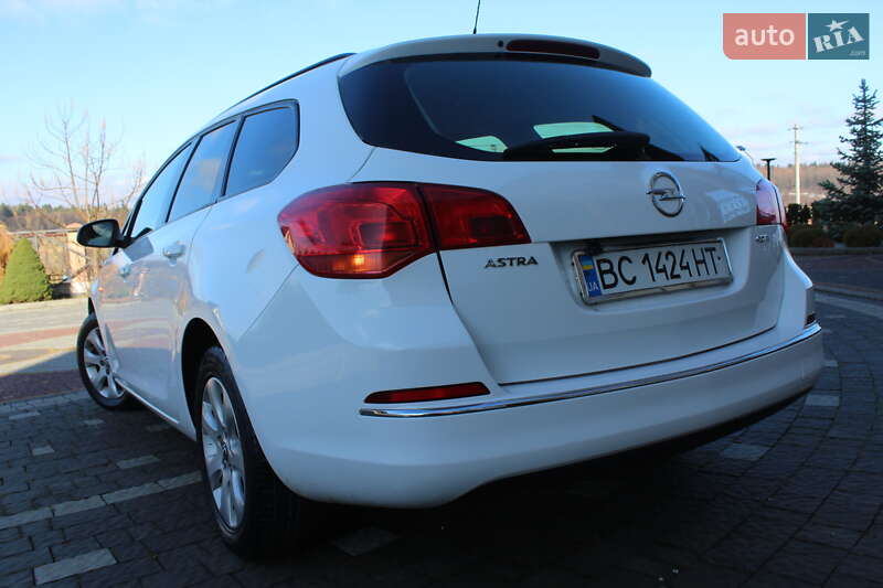 Універсал Opel Astra 2013 в Трускавці