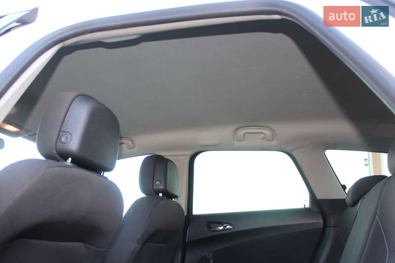 Універсал Opel Astra 2013 в Трускавці