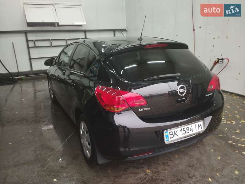 Хетчбек Opel Astra 2010 в Здолбуніві