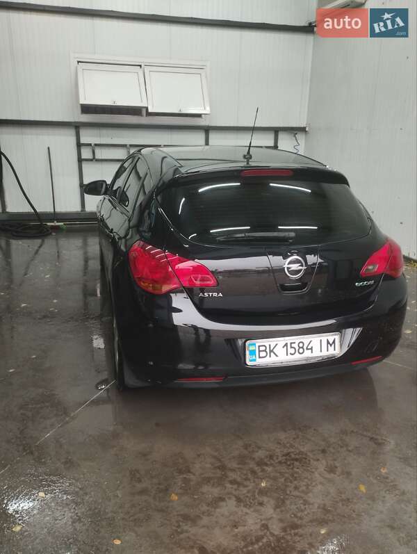 Хетчбек Opel Astra 2010 в Здолбуніві