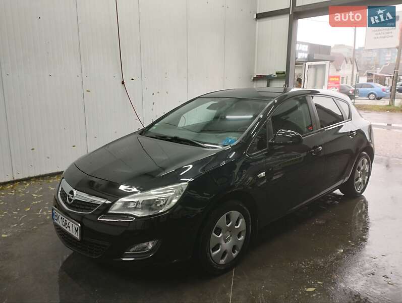 Хетчбек Opel Astra 2010 в Здолбуніві