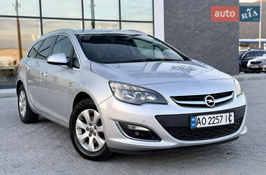 Универсал Opel Astra 2014 в Хусте