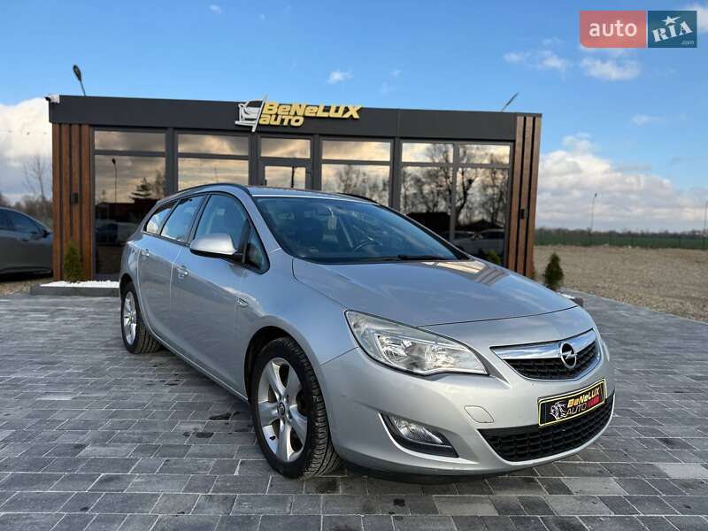 Універсал Opel Astra 2012 в Коломиї
