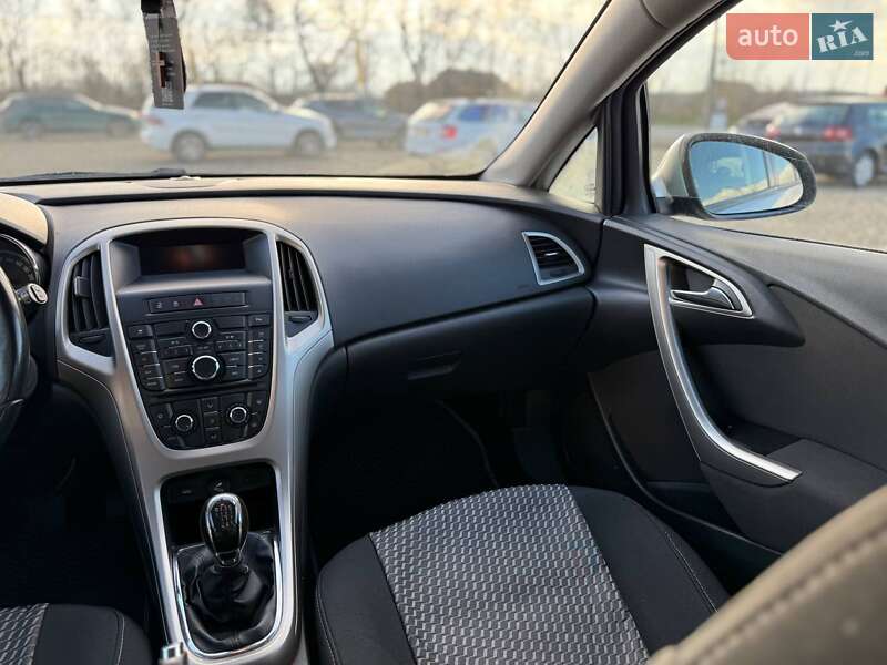 Універсал Opel Astra 2012 в Коломиї