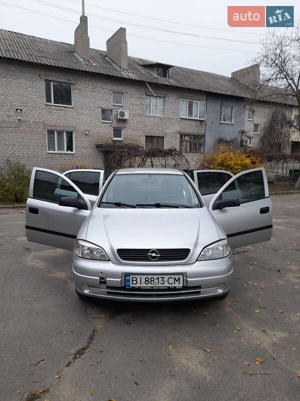 Седан Opel Astra 2005 в Вознесенске