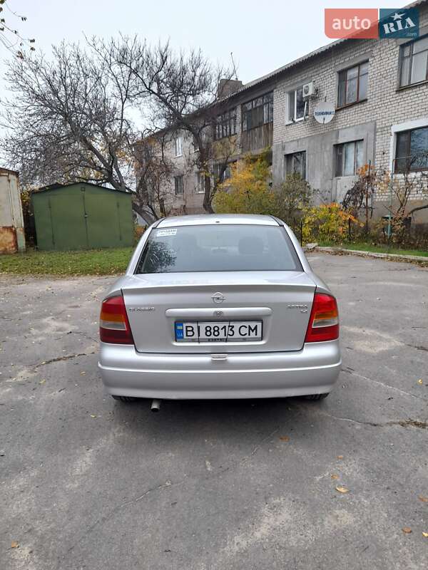 Седан Opel Astra 2005 в Вознесенске
