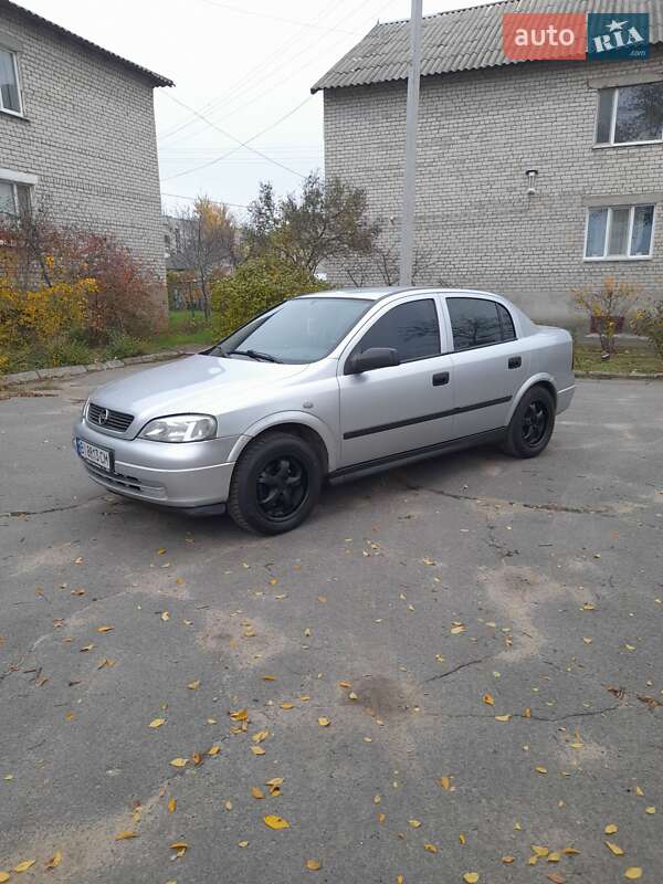 Седан Opel Astra 2005 в Вознесенске
