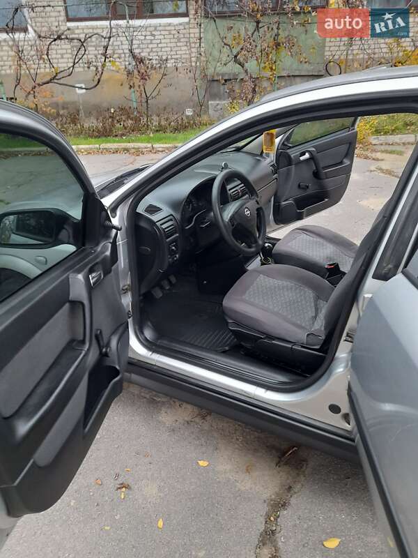 Седан Opel Astra 2005 в Вознесенске